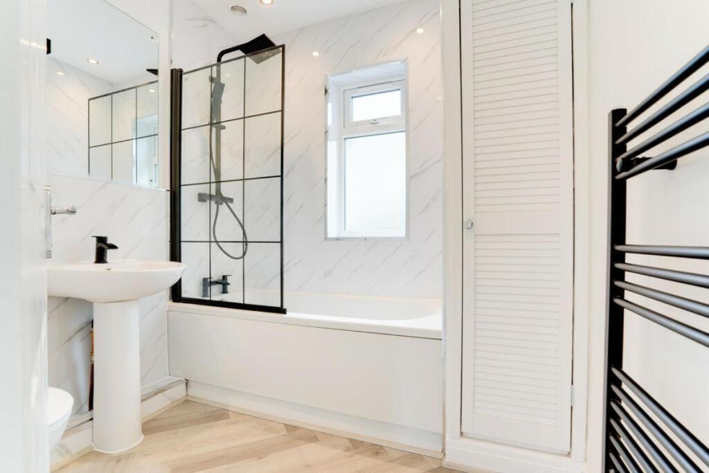 Lymer House - Stylish 3 Bedroom House In Wolverhampton Pokój zdjęcie