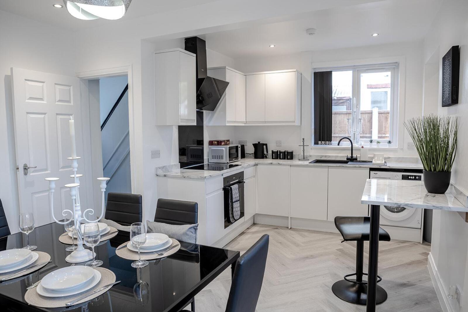 Lymer House - Stylish 3 Bedroom House In Wolverhampton Zewnętrze zdjęcie