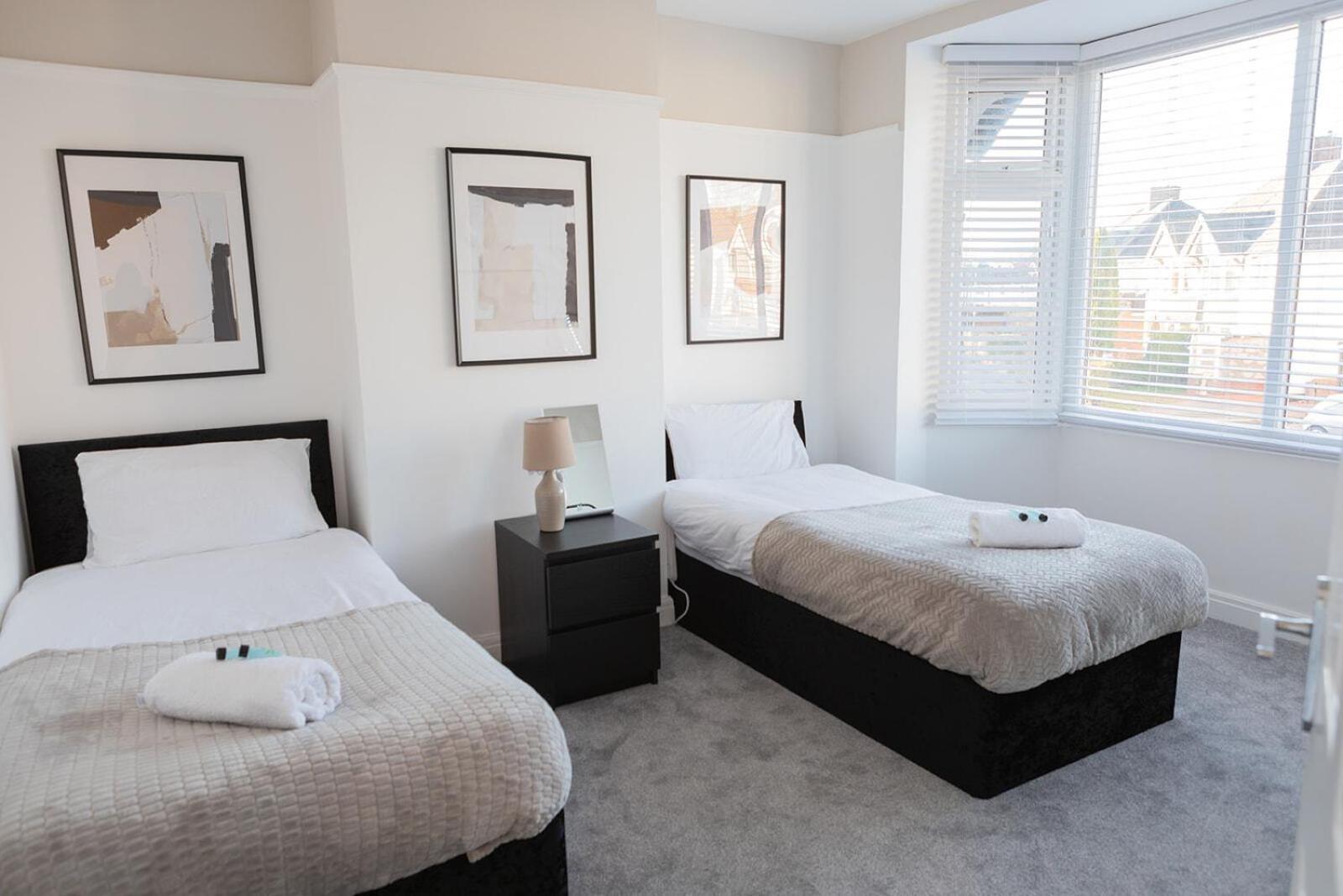 Lymer House - Stylish 3 Bedroom House In Wolverhampton Zewnętrze zdjęcie